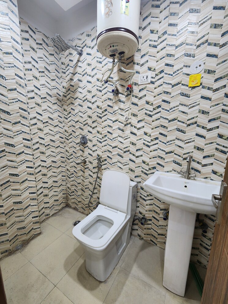 Bathroom, chattarpur 2 Bedroom 650 Sq.Ft. Builder Floor In Chattarpur Delhi 9256684