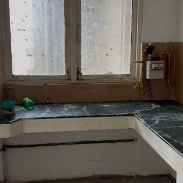 Bedroom in 2 BHK Apartment at Vashisht Heights, Bharat Colony – for Rent