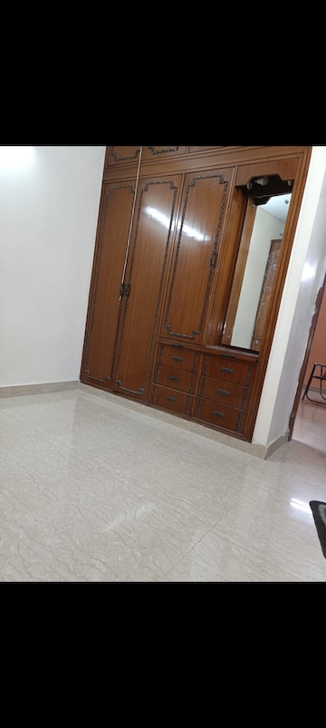 Room in 2 BHK Apartment at Mayur Vihar Phase 1 – for Rent