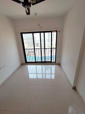 Room in 1 BHK Apartment at Parinee Essence, Kandivali West – for Rent