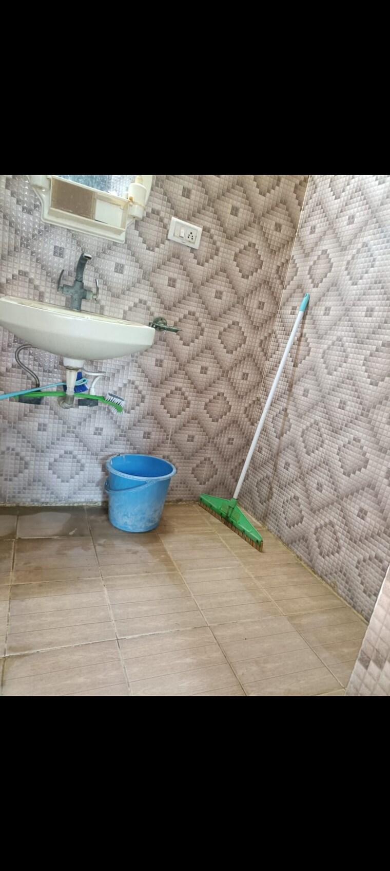 Bathroom, mayur vihar phase 1 2 Bedroom 1250 Sq.Ft. Apartment In Mayur Vihar Phase 1 Delhi 9256761