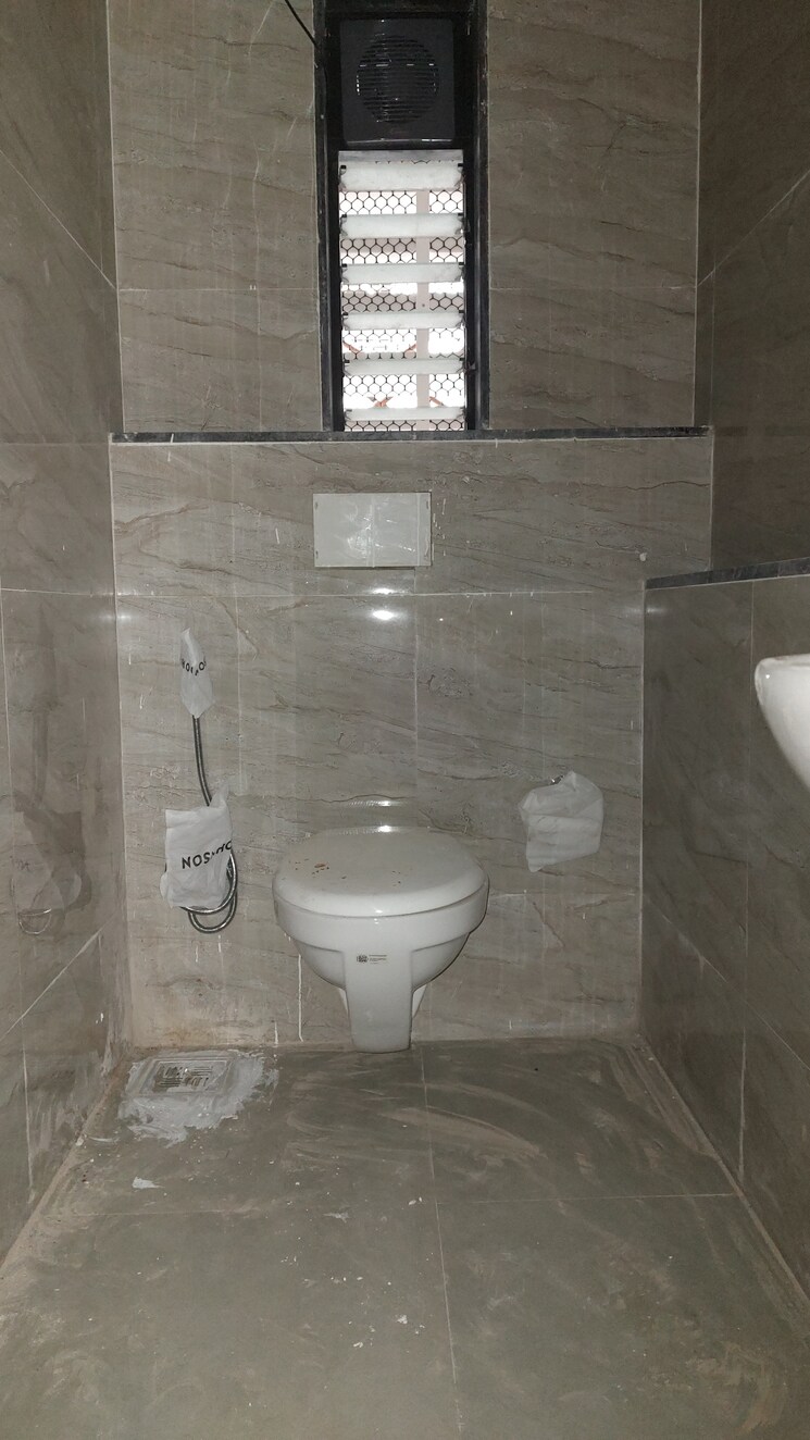 Bathroom, raheja-tesla-industrial Commercial Shop 750 Sq.Ft. In Midc Industrial Area Navi Mumbai 9256804