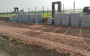 Plot For Sale in Bahamnoli