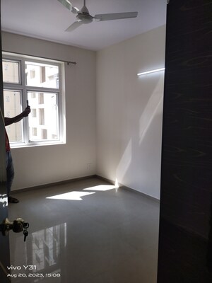 Room in 3 BHK Apartment at Mahagun Mywoods, Sector 16c Greater Noida – for Sale