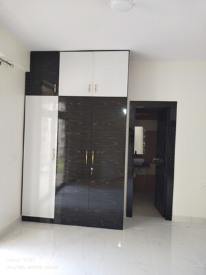 Room in 3 BHK Apartment at Mahagun Mywoods, Sector 16c Greater Noida – for Sale