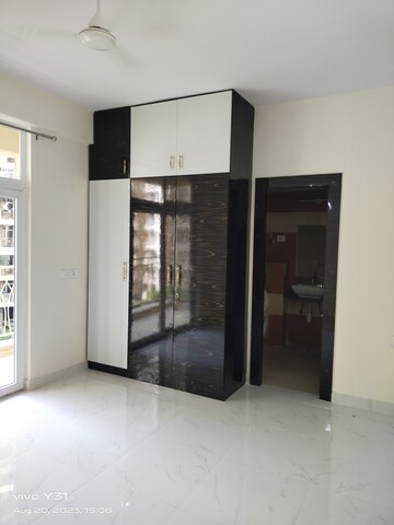 Room in 3 BHK Apartment at Mahagun Mywoods, Sector 16c Greater Noida – for Sale