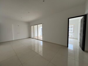 Room in 3 BHK Apartment at Kundan The Peak, Nibm Road – for Rent