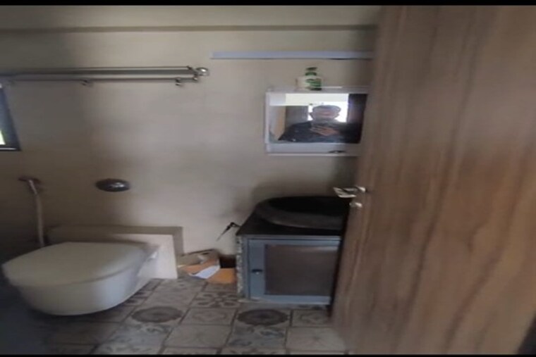 Bathroom, dn nagar 2 Bedroom 750 Sq.Ft. Apartment In Dn Nagar Mumbai 9256866