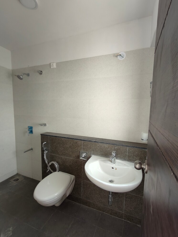 Bathroom, ekta-california 3.5 Bedroom 1600 Sq.Ft. Apartment In Nibm Road Pune 9256930