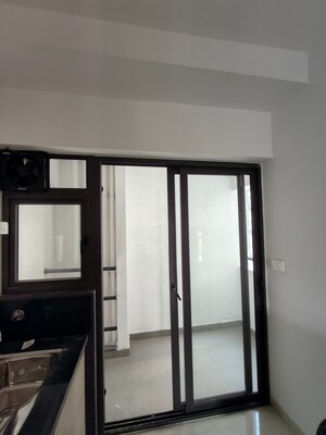 Room in 3.5 BHK Apartment at Ekta California, Nibm Road – for Rent