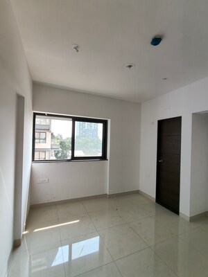 Room in 3.5 BHK Apartment at Ekta California, Nibm Road – for Rent