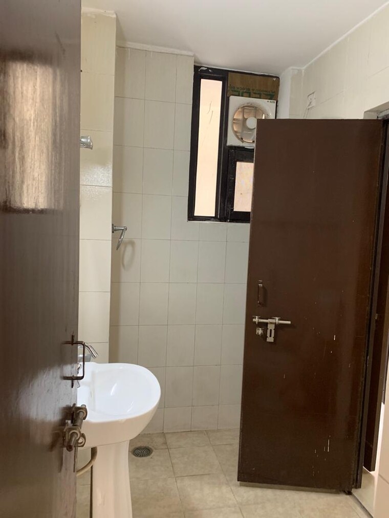 Bathroom, vip road 3 Bedroom 1450 Sq.Ft. Apartment In Vip Road Zirakpur 9256964