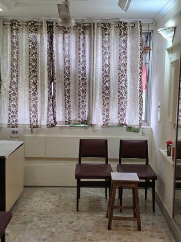 Living Room in 1.5 BHK Apartment at Andheri East – for Rent