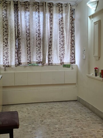 Room in 1.5 BHK Apartment at Andheri East – for Rent