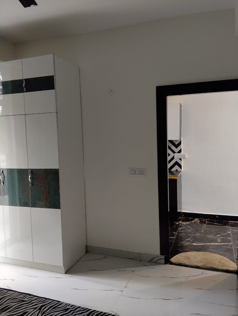 Room, sunshine-apartments-sector-73 2 Bedroom 1100 Sq.Ft. Builder Floor In Sector 73 Noida 9257095