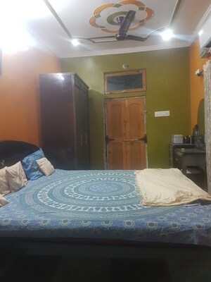 Bedroom in 2 BHK Apartment at Karol Bagh – for Rent