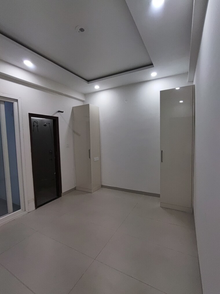 Room, ms-enclave-zirakpur 3 Bedroom 142 Sq.Yd. Apartment In Dhakoli Zirakpur 9257146