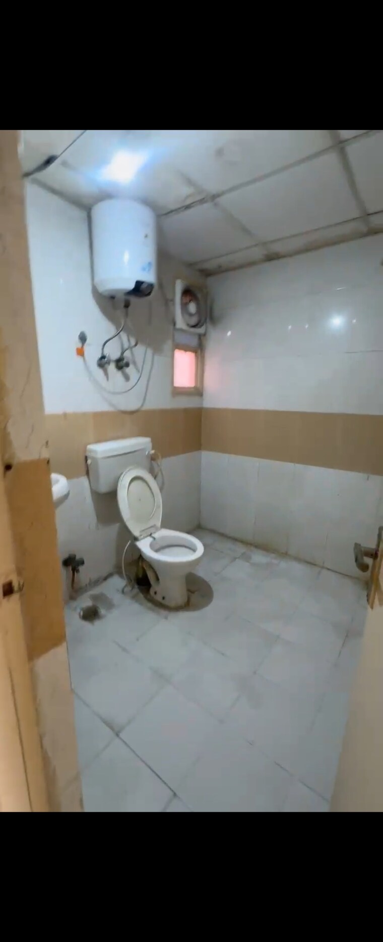 Bathroom, vasu-fortune-residency 3 Bedroom 1400 Sq.Ft. Apartment In Raj Nagar Extension Ghaziabad 9257188