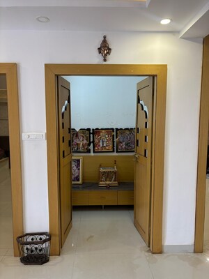 Room in 3.5 BHK Apartment at Movie Towers, Kokapet – for Rent