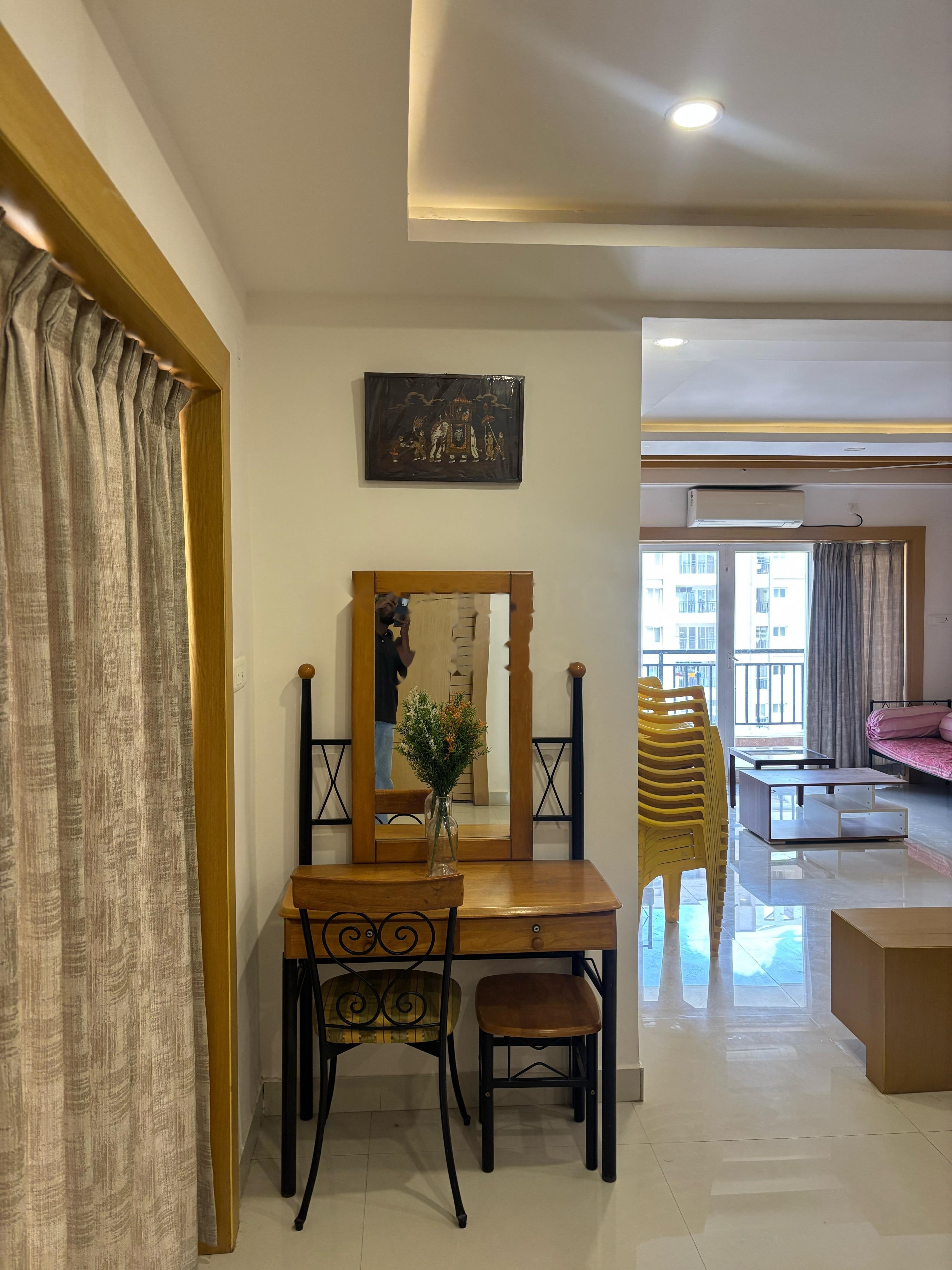 3.5 BHK Apartment For Rent in Movie Towers