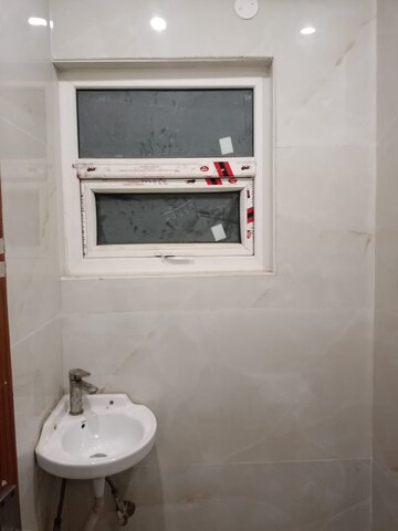 Bathroom in 3 BHK Apartment at Skynet Towers, Patiala Road – for Rent