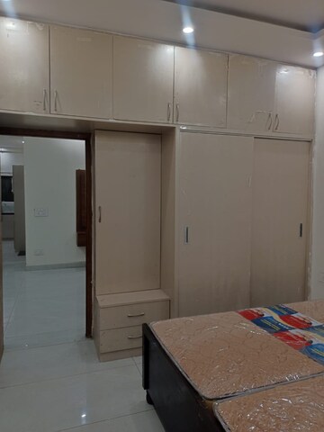 Room in 3 BHK Apartment at Skynet Towers, Patiala Road – for Rent
