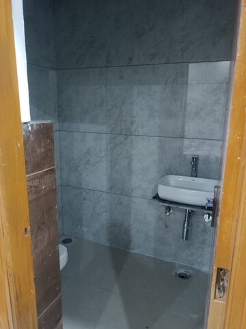 Bathroom in 3 BHK Apartment at Skynet Towers, Patiala Road – for Rent