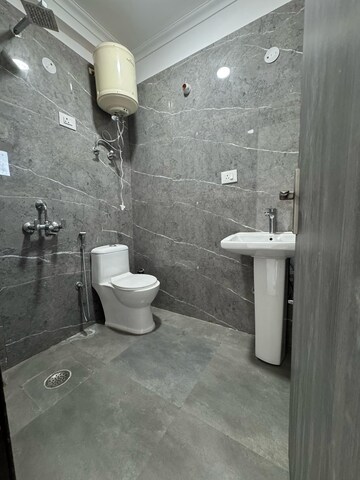 Bathroom in 2 BHK Builder Floor at Palm Residency Chhatarpur, Chattarpur – for Rent
