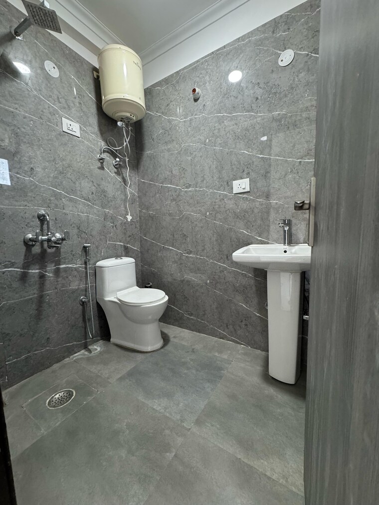 Bathroom, palm-residency-chhatarpur 2 Bedroom 900 Sq.Ft. Builder Floor In Chattarpur Delhi 9257301