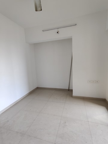 Room in 2 BHK Apartment at Runwal Eirene, Balkum Pada – for Rent