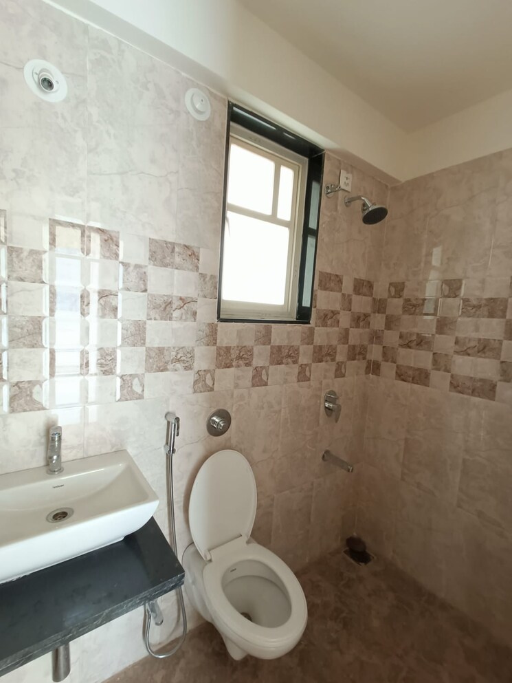 Bathroom, erandwane 2 Bedroom 789 Sq.Ft. Apartment In Erandwane Pune 9257347