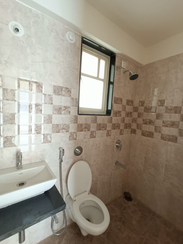 Bathroom, erandwane 2 Bedroom 789 Sq.Ft. Apartment In Erandwane Pune 9257347