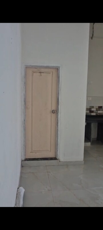 Room in 2 BHK Apartment at Bismillah Arcade, Byculla – for Rent