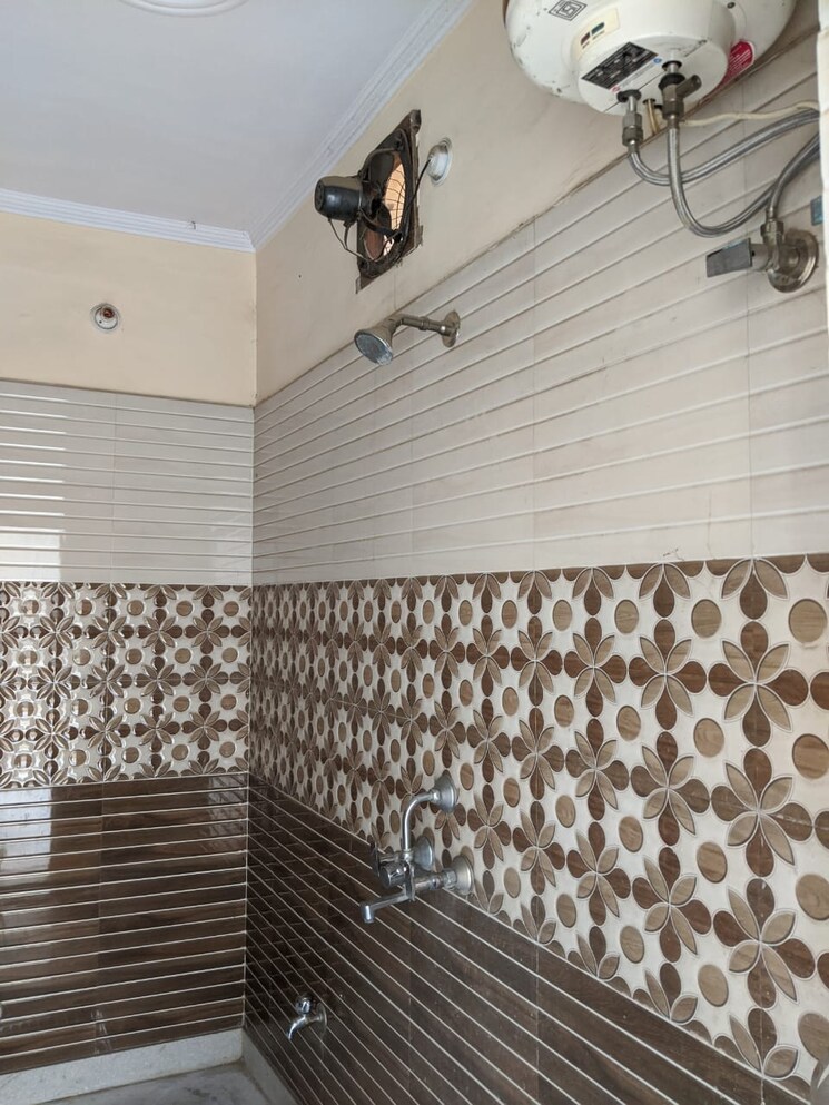 Bathroom, sector 38 3 Bedroom 1440 Sq.Ft. Builder Floor In Sector 38 Gurgaon 9257428