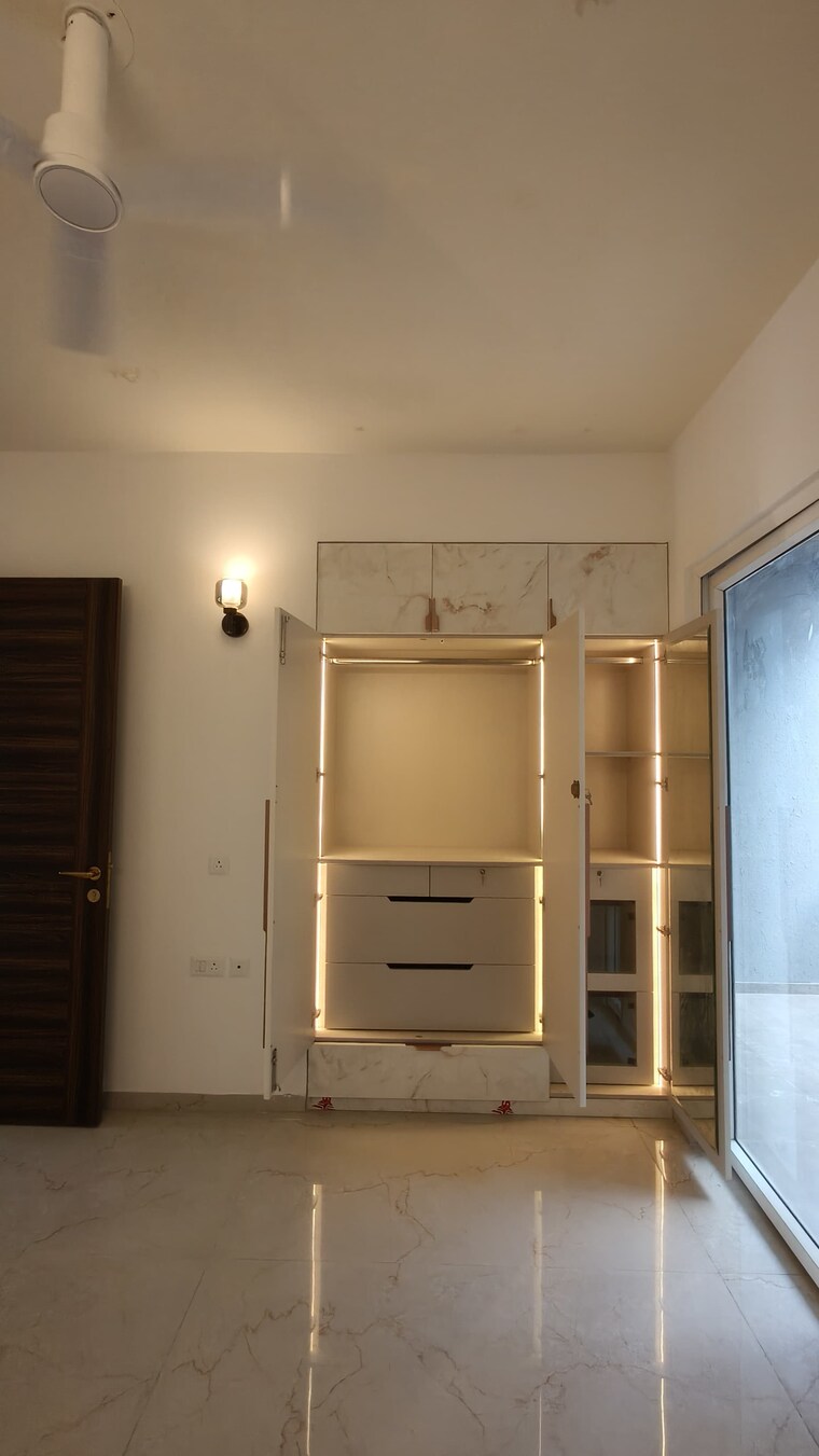 Bathroom, smart-world-orchard 3 Bedroom 1630 Sq.Ft. Apartment In Sector 61 Gurgaon 9257512