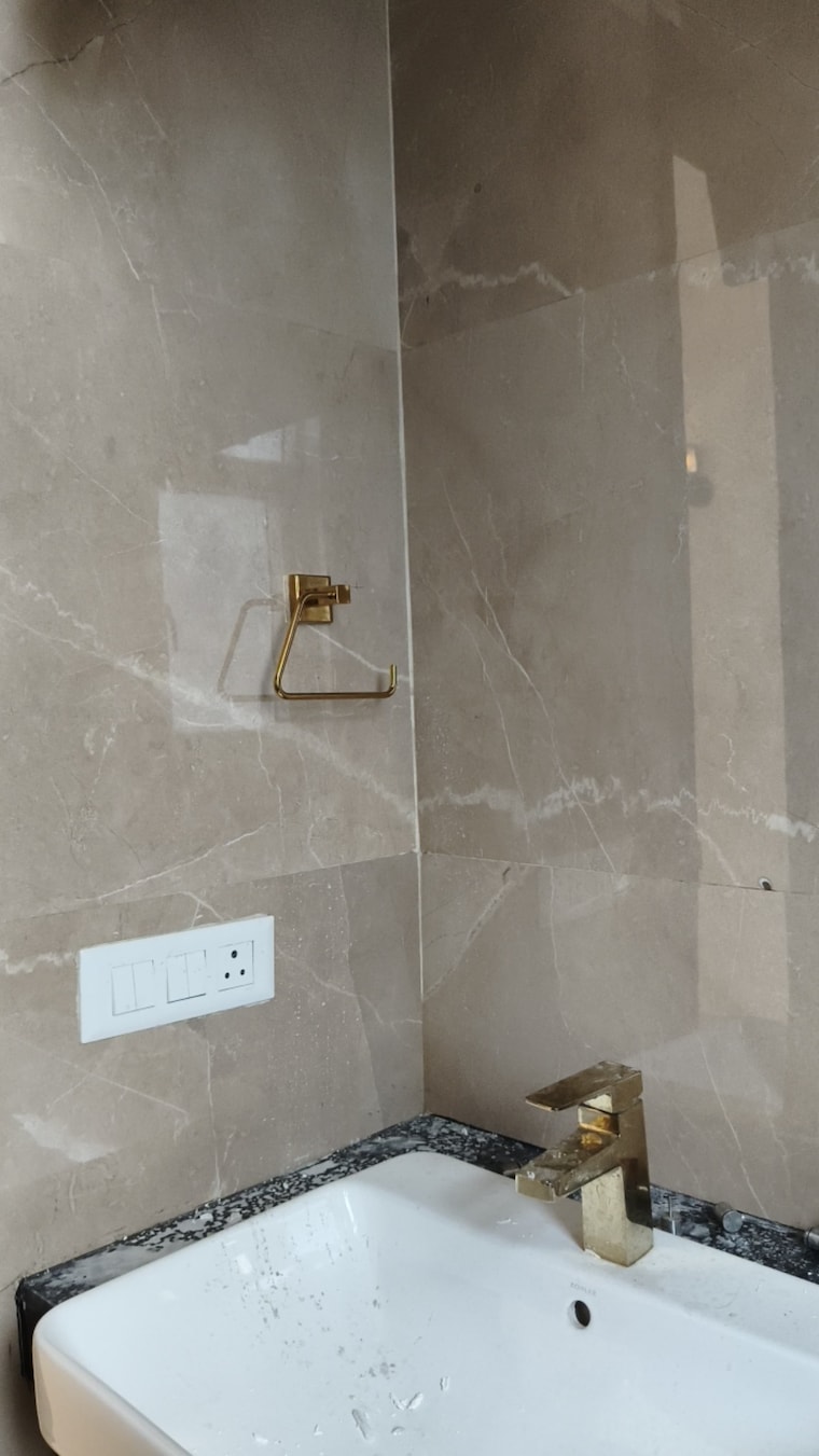 Bathroom, smart-world-orchard 3 Bedroom 1630 Sq.Ft. Apartment In Sector 61 Gurgaon 9257512