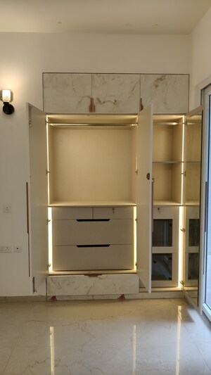 Furnished Amenities in 3 BHK Apartment at Smart World Orchard, Sector 61 – for Rent