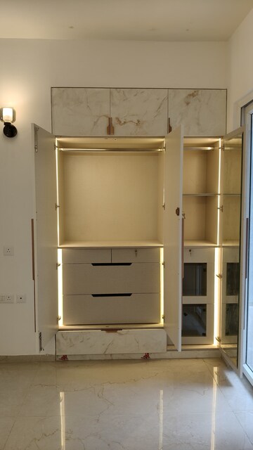 Furnished Amenities in 3 BHK Apartment at Smart World Orchard, Sector 61 – for Rent