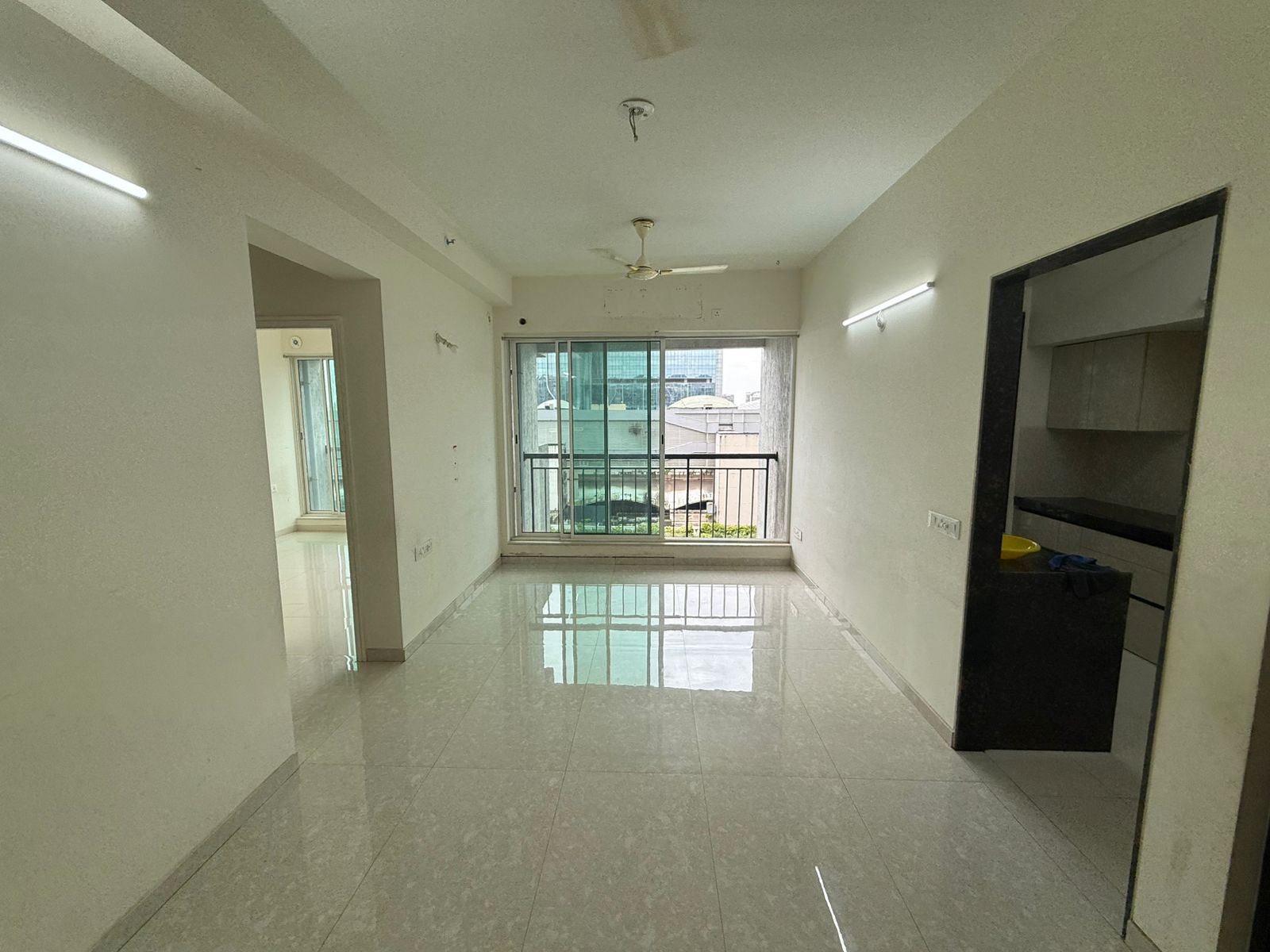 2 BHK + Servant Room Apartment For Rent in L&T Seawoods Residences Phase 2