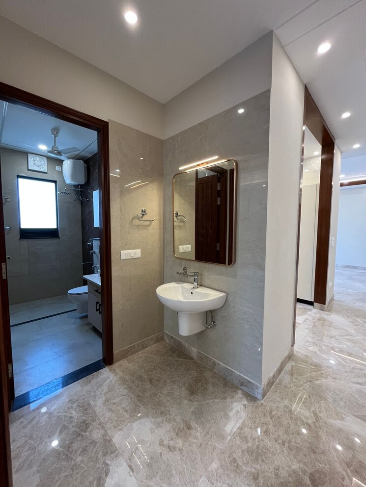 Bathroom, balliwala 3 Bedroom 2200 Sq.Ft. Builder Floor In Balliwala Dehradun 9257555