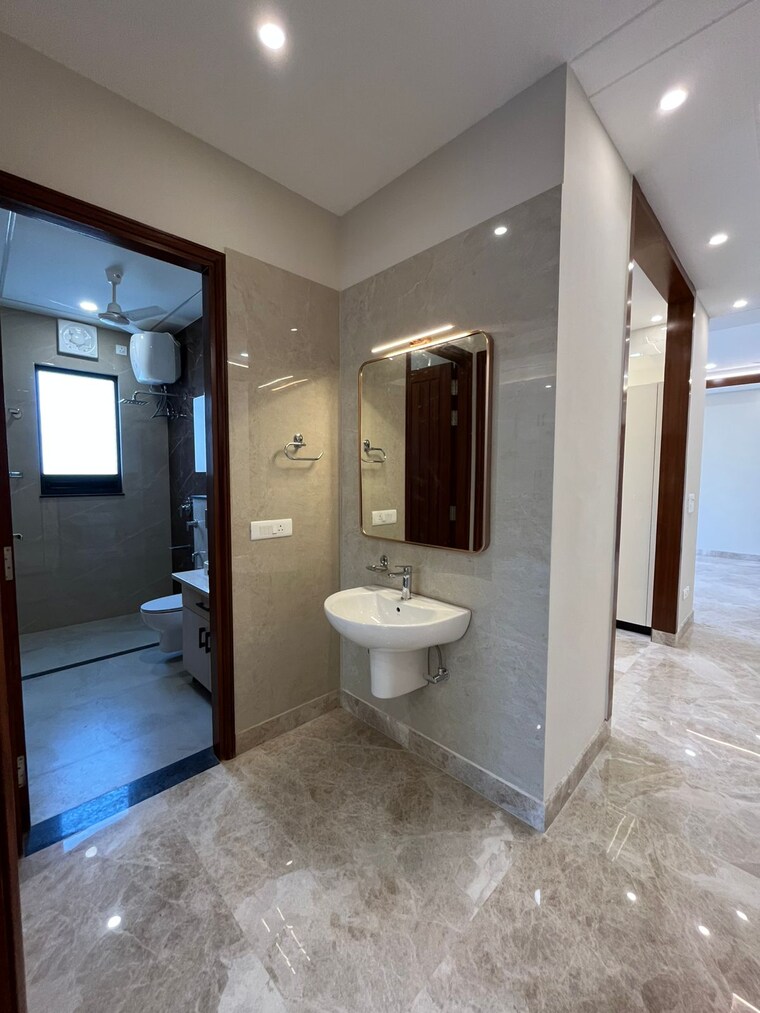 Bathroom, balliwala 3 Bedroom 2200 Sq.Ft. Builder Floor In Balliwala Dehradun 9257555