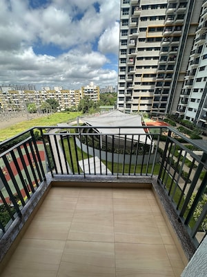 Balcony in 1.5 BHK Apartment at Amanora Gold Towers, Hadapsar – for Rent