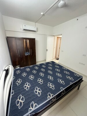 Bedroom in 1.5 BHK Apartment at Amanora Gold Towers, Hadapsar – for Rent