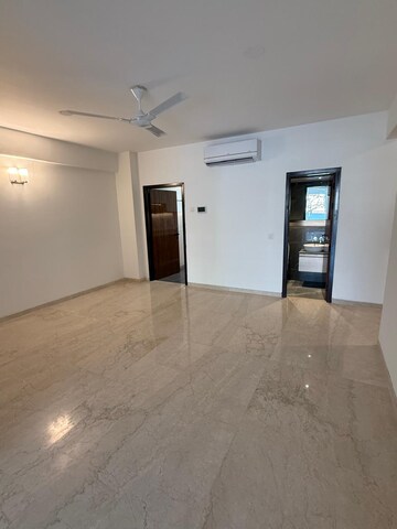 Room in 3 BHK Apartment at Indiabulls Centrum Park, Sector 103 – for Rent