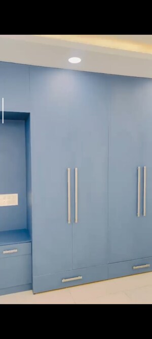 Room in 4 BHK Apartment at Sector 2 Wave City – for Rent