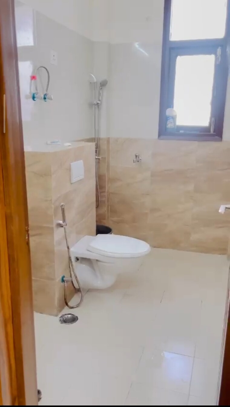 Attached Bathroom, sector 2 wave city 4 Bedroom 287 Sq.Yd. Apartment In Sector 2 Wave City Ghaziabad 9257725