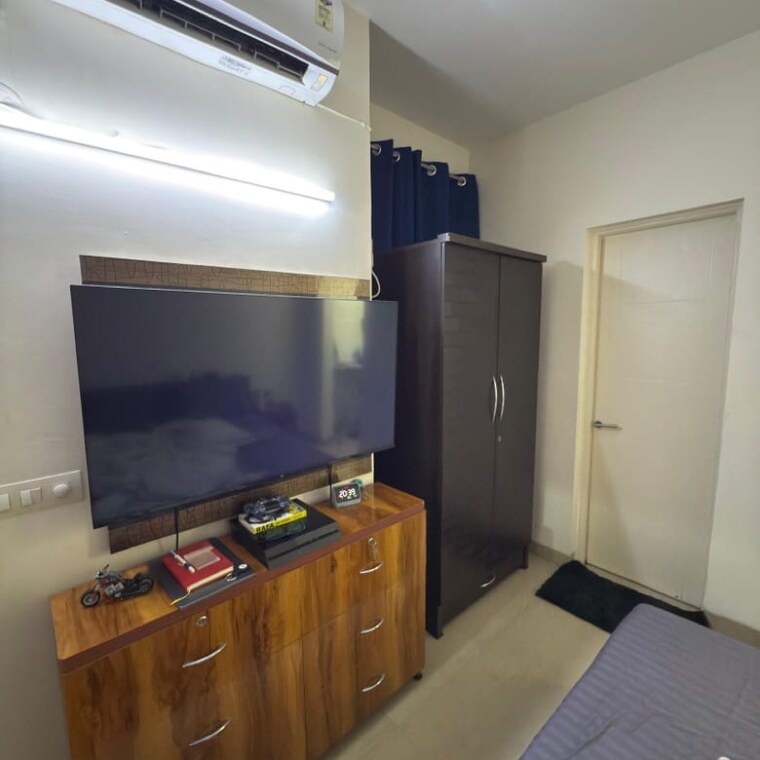 Bedroom, emaar-emerald-estate 2 Bedroom 1020 Sq.Ft. Apartment In Medawas Gurgaon 9257720