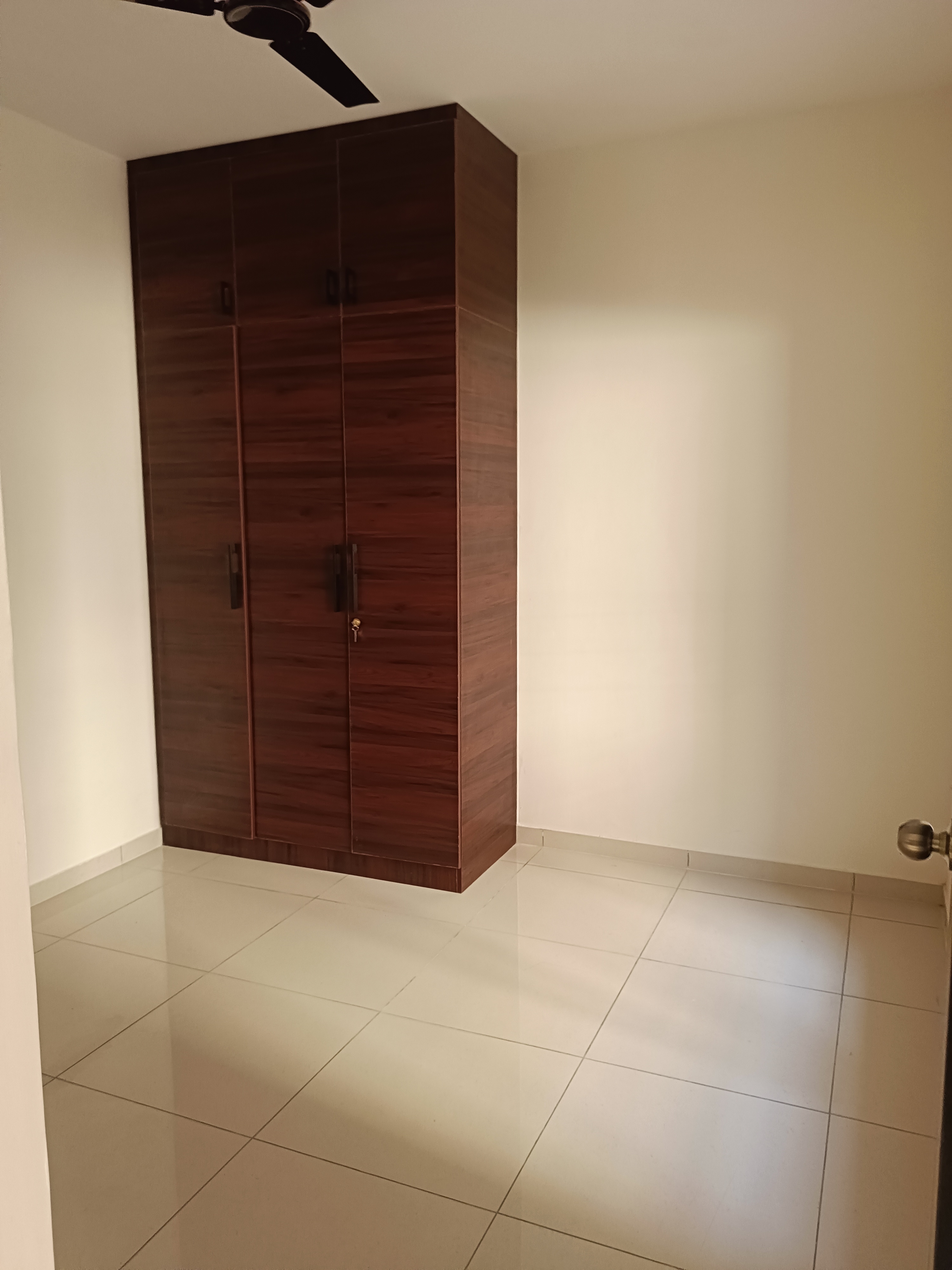 2.5 BHK + Study Room Apartment For Rent in Provident Capella