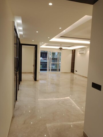 Room in 4 BHK Builder Floor at South Extension – for Rent