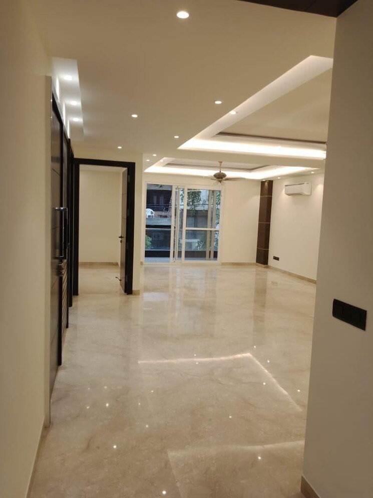 Room, south extension 4 Bedroom 2700 Sq.Ft. Builder Floor In South Extension Delhi 9257728